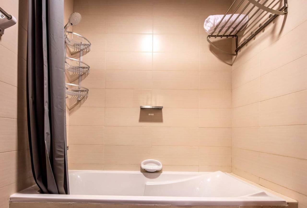 Frank Porter - Elite Sports Apartment